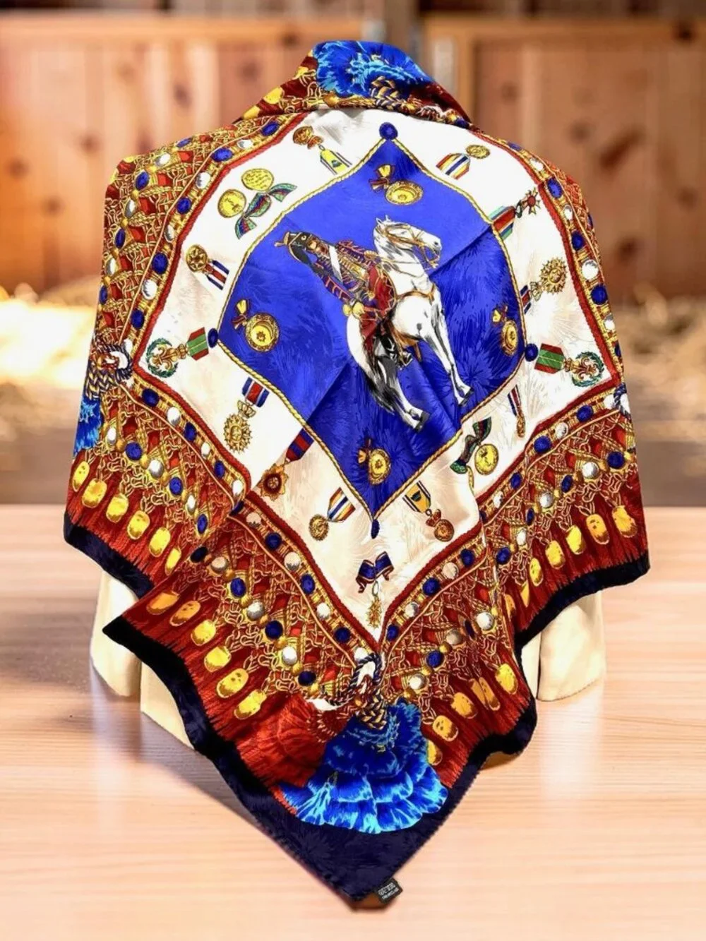 Les Carres du Louvre Paris  Silk Scarf 34"  French Louvre sit on horse ( 31) - Picture 2 of 11